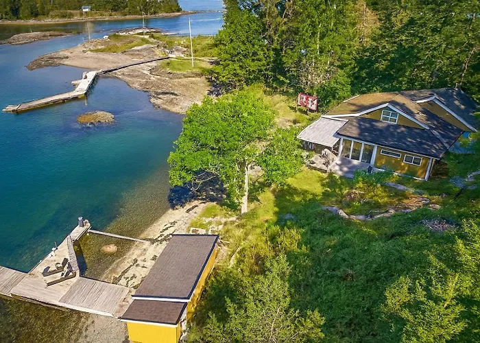 Waterfront - 15 Minutes From Downtown *