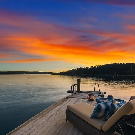 Waterfront - 15 Minutes From Downtown *